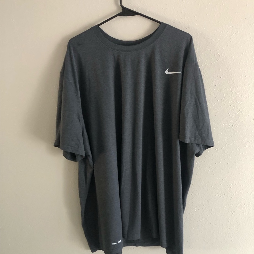 Nike Men's Dark Gray Short Sleeve Tee